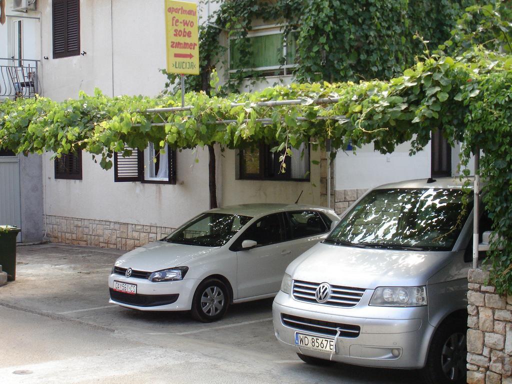 Apartments Lucija Стари Град Экстерьер фото