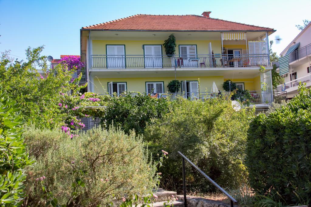 Apartments Lucija Стари Град Экстерьер фото